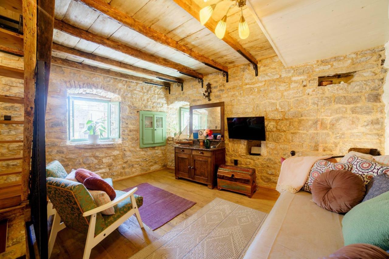 Stone House Kala Villa Kastela Bagian luar foto